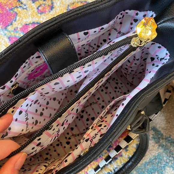 ❌SOLD🏷️Luv Betsey Johnson Kitty Cat Quilted Black And White Vegan Crossbody Bag - Picture 11 of 13